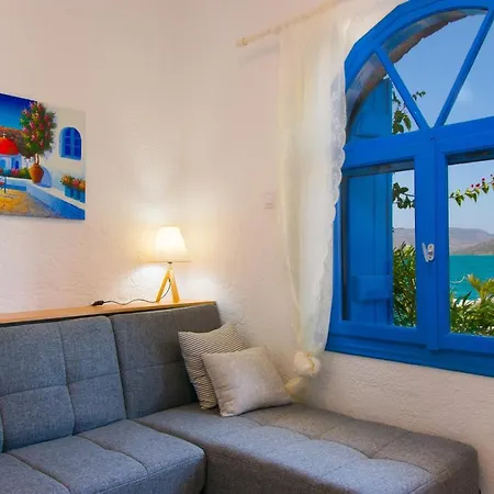 Eleftheria Sea Side Traditional House *