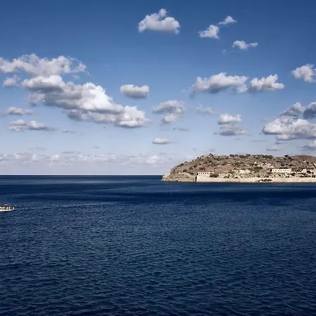 Plaka Sea Front Apartment