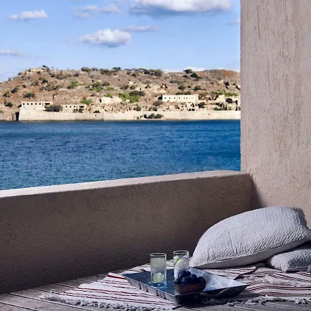 Apartment Plaka Sea Front