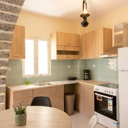 Lilas Traditional Maisonette Ferienhaus
