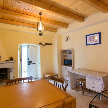 Lilas Traditional Maisonette Ferienhaus